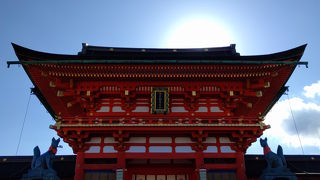 迫力と鮮やかな朱色