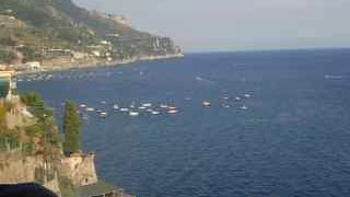 アマルフィ海岸の東側にあります