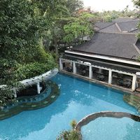 部屋のテラスから見えるラグーンプール