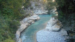 渓谷の激流が迫力あります