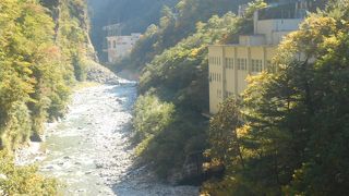 絶景が拝める赤い橋