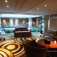 エレベーター前にはゆったりとしたラウンジ。