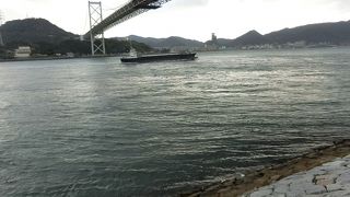 どんよりとした雨上がりの関門海峡は不気味でした