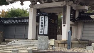 鉄筋コンクリート造りの寺院