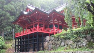 長野にも、懸崖造り部も上屋部も総鉄筋コンクリート造りの清水寺の舞台が