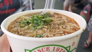 暑いなか熱い麺線を立ち食い