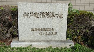 NTTビルの横にあります。