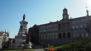 ボルサ宮前の公園