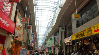 活気のあるアーケード街