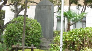 園内に横浜スタジアムがあります