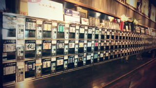 日本酒の利き酒体験ができる自動販売機でガチャガチャのような日本酒ワンダーランド