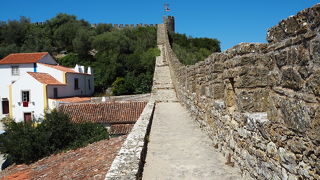 オビドスの旧市街を囲む城壁
