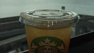 海を見ながらお茶できます。