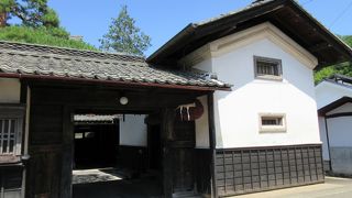 昔の酒造道具が展示してあります