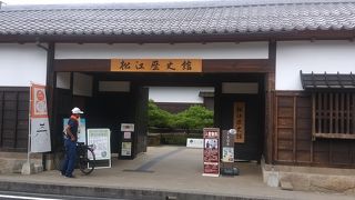 広大な広さと建物
