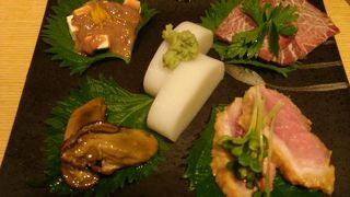 絶品の蕎麦に厳選された地酒、そして酒肴と至福の時間を味わえます。