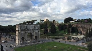 小ぶりの凱旋門