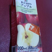 アップルジュース、税込84円です。 