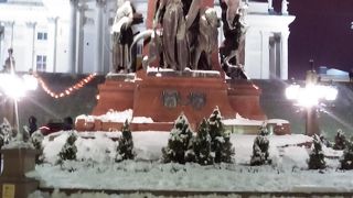 氷の多い地域の周りの像