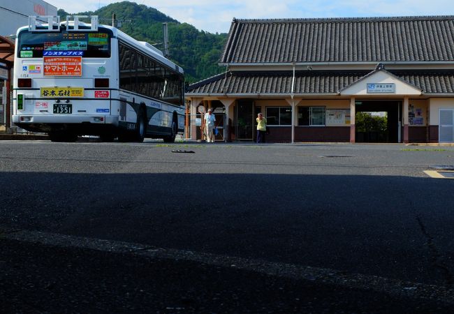 伊賀市街は伊賀上野駅から離れているので伊賀鉄道に乗っていくのがよいでしょう