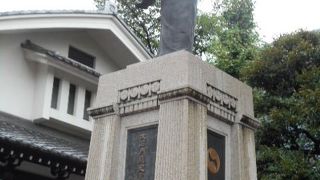 入り口に大きく