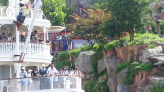 とても大きな蒸気船