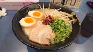 上品なとんこつラーメン