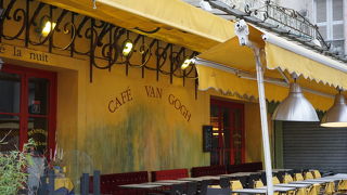 夜のカフェテラス