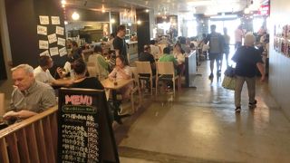 庶民的なフードコート