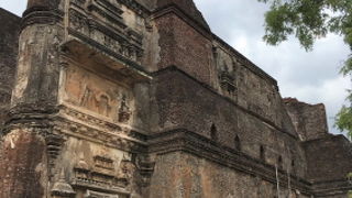 細かな彫刻などが施されています。