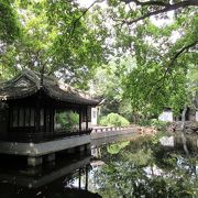 訪れる人も少なく、おちついて見学できる江南式の庭園です。