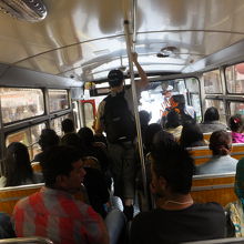 ローカルバスの様子。乗換地点から終点まで1時間ほど乗車。