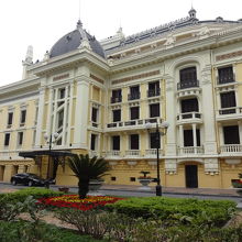 この角度から見ると宮殿のようです