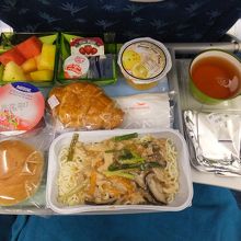 到着前の機内食