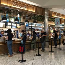 人が多いけど、回転は早い