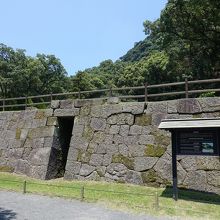 石組みの土台。