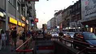 ブエノス・アイレス大通り沿い