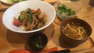 ちょっとおしゃれな定食屋さん