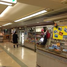 出港後、航路半分くらいで売店は閉店です。
