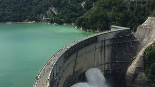 観光放水は必見