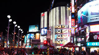 人気の街！朝から晩まで大賑わい！