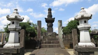 徳川家康の生母の墓です