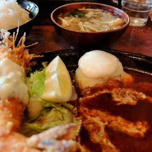 ボリュームたっぷりのランチセット。おいしいと思います。