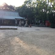 駅前にある静かな神社