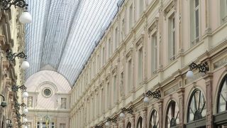 歩いているだけで優雅な気分になれる格調高いアーケードです