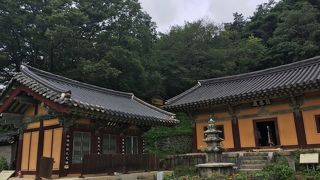 韓国最古　新羅時代の木造建築がある寺　鳳停寺