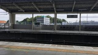 仙台駅のホームは地下にあります。