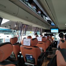 優良バスの車内もゆったりしています