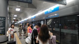 ソウル市内まで、電車と地下鉄で安く早く移動