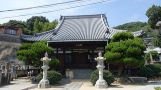 千光寺の山の麓にある古いお寺
